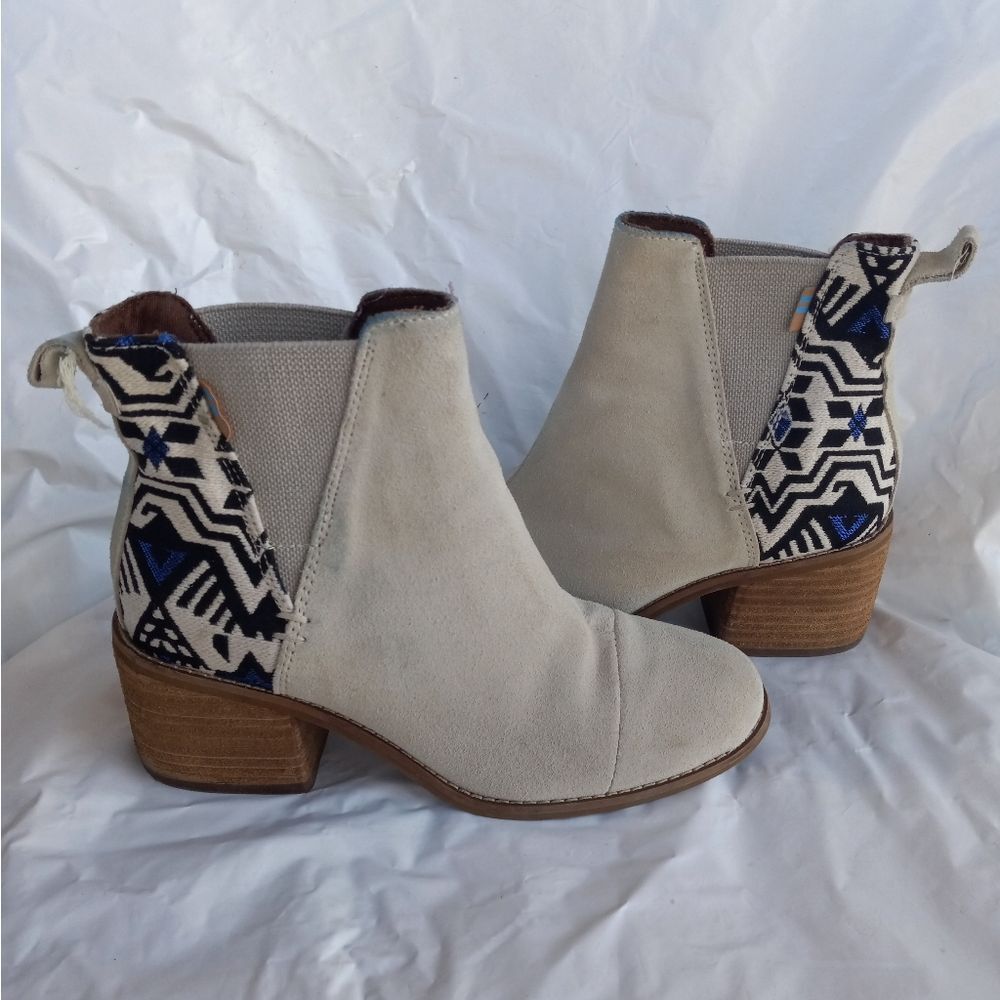 TOMS Women's 6.5 Esme Suede Ankle Chelsea Boot - Picture 1 of 12